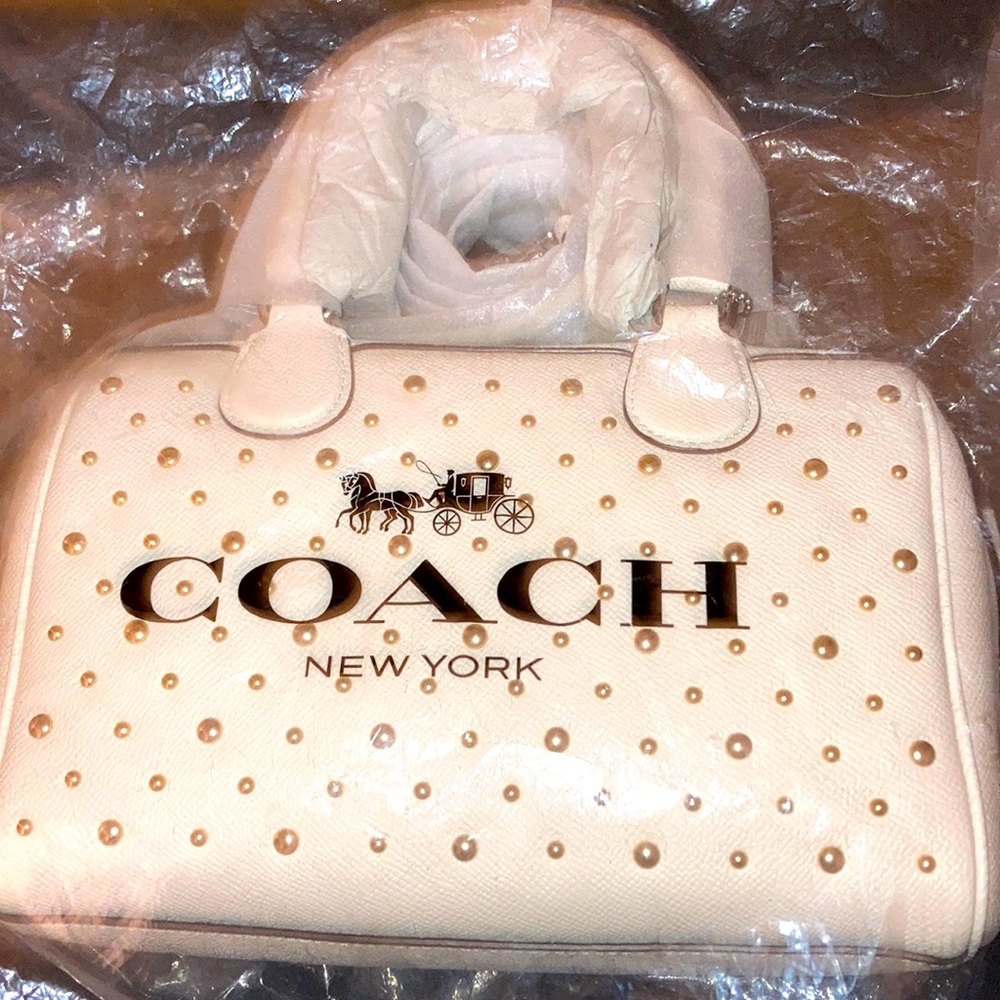 Brand NWT in bag/wrap Coach Bennett w/ rivets